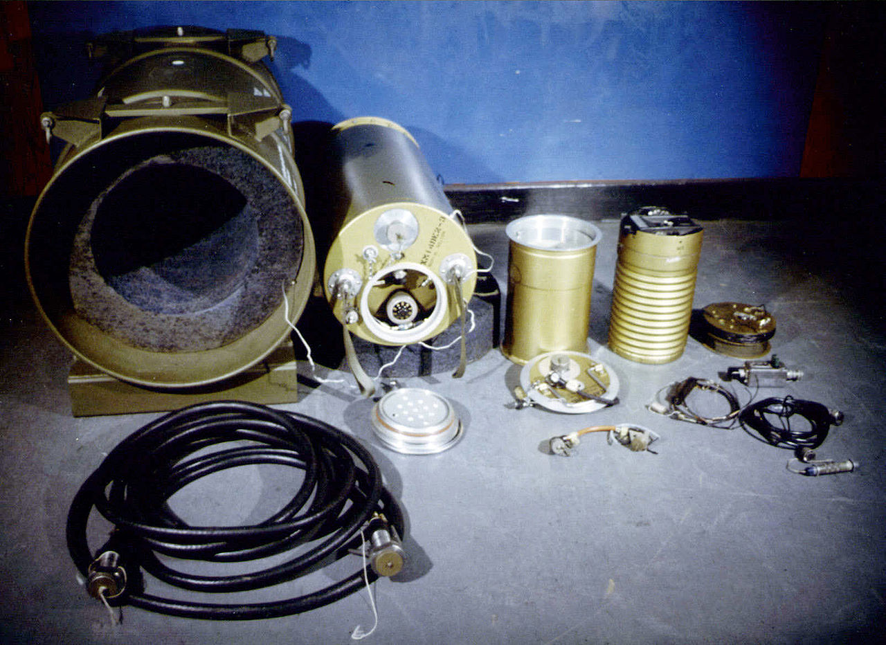 Medium_Atomic_Demolition_Munition (packing container, W45 warhead, code-decoder, firing unit)